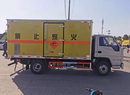 黄埔爆破器材运输车技术升级与安全合规新趋势